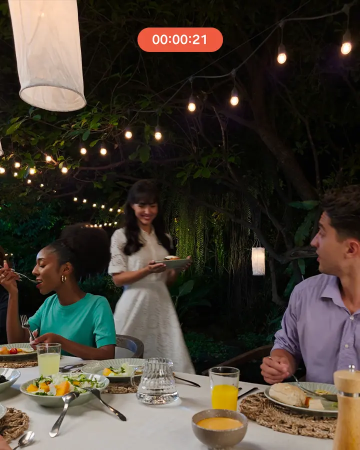 Videót rögzítenek a Galaxy Z Fold7-en. A Nightography technológiának köszönhetően a részletek élesek és tiszták maradnak
      még gyenge fényviszonyok mellett is.